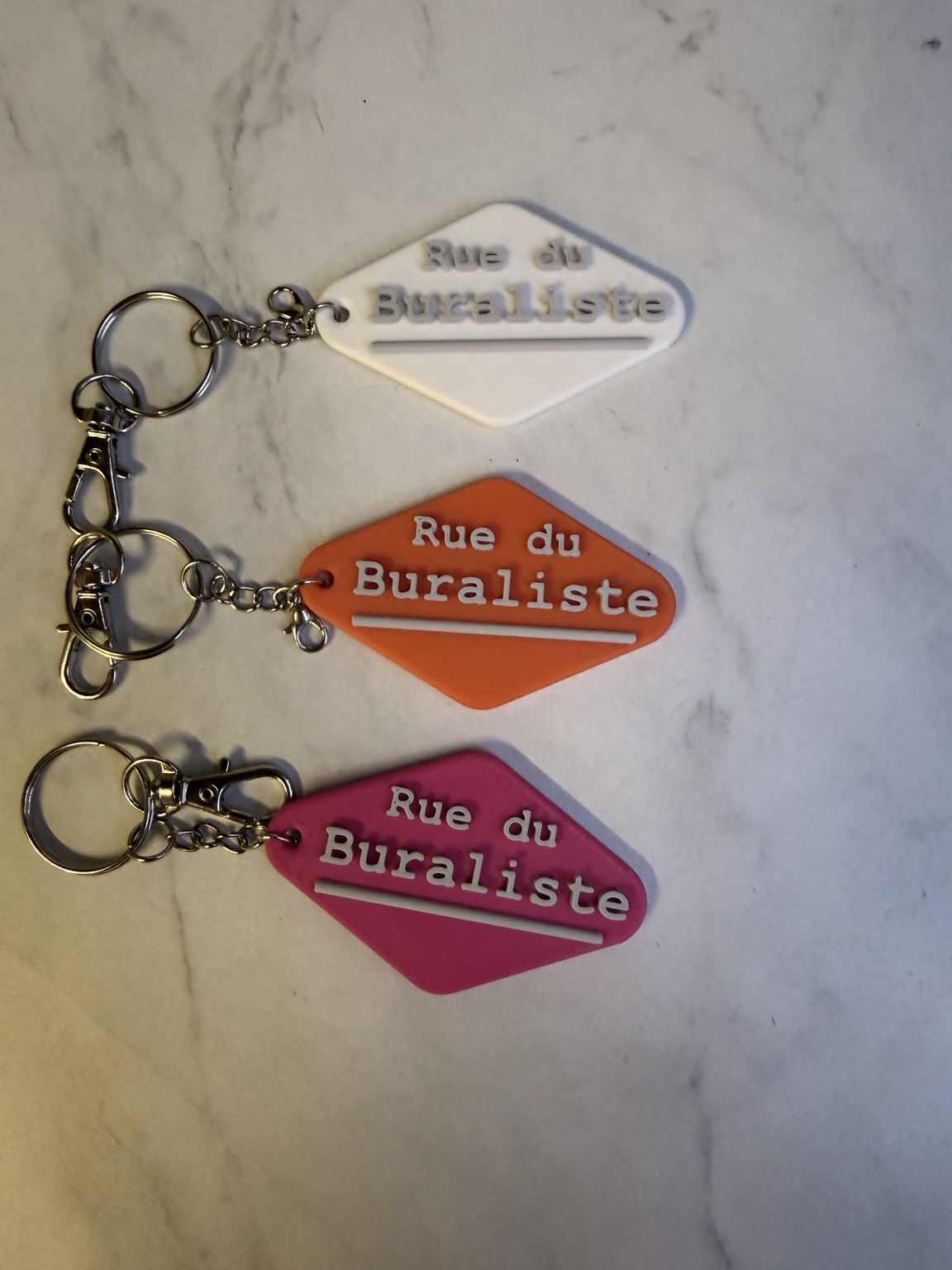 Porte-clé Rue du Buraliste — 60 × 30 mm